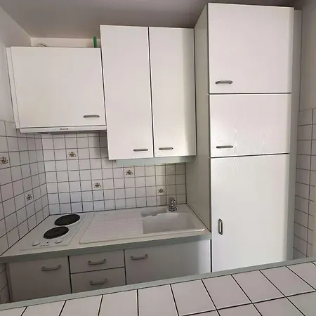 Apartment Confortable Avec Terrasse, Piscine, Parking Prive, A 100m De La - 4 Pers - Fr-1-731-79 *