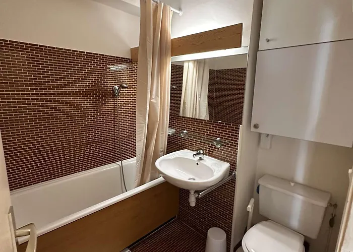 Apartament Confortable Avec Terrasse, Piscine, Parking Prive, A 100m De La - 4 Pers - Fr-1-731-79 Le Grau-du-Roi